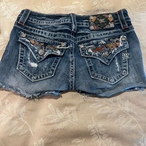 Miss Me Signature Shorts Size 27